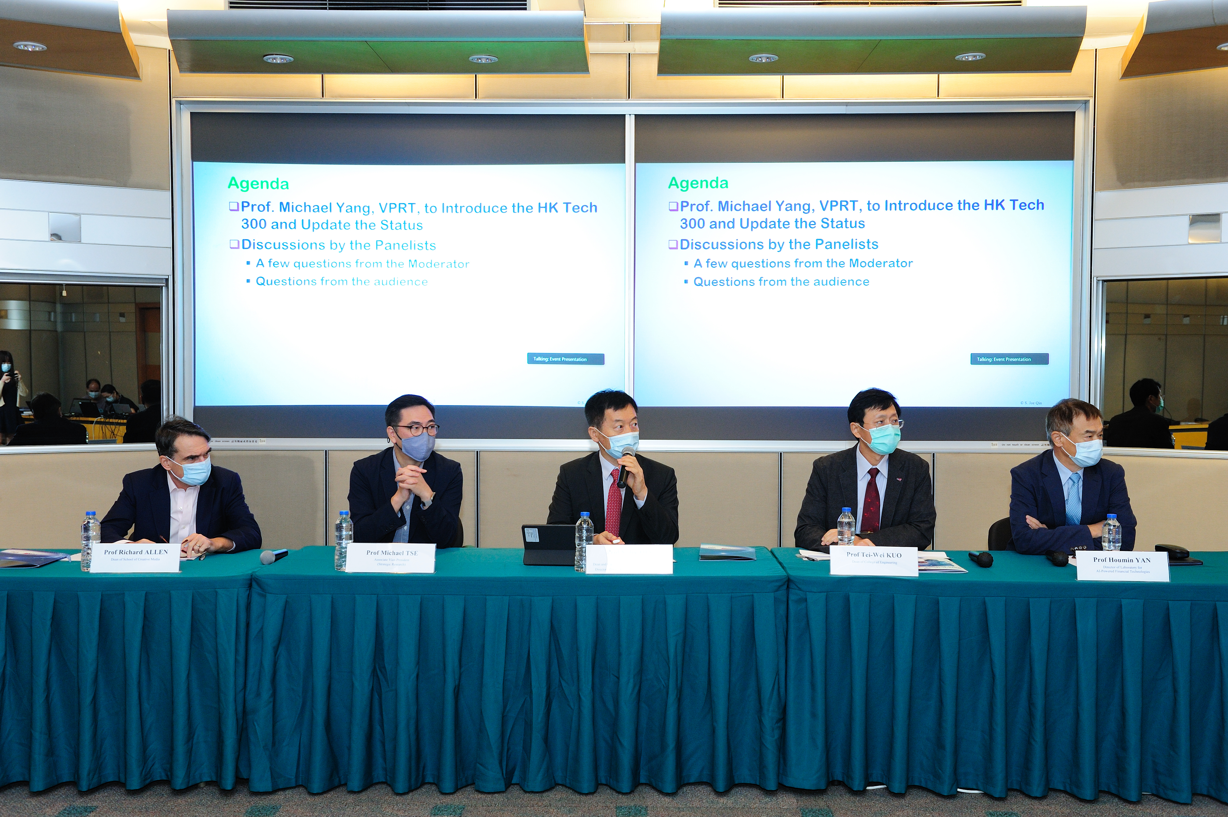 A panel discussion on “Accelerating AI and Data Science Impact Catalyzed by the HK Tech 300 Initiative” presided by CityU scholars and moderated by Prof QIN was held in the late morning.