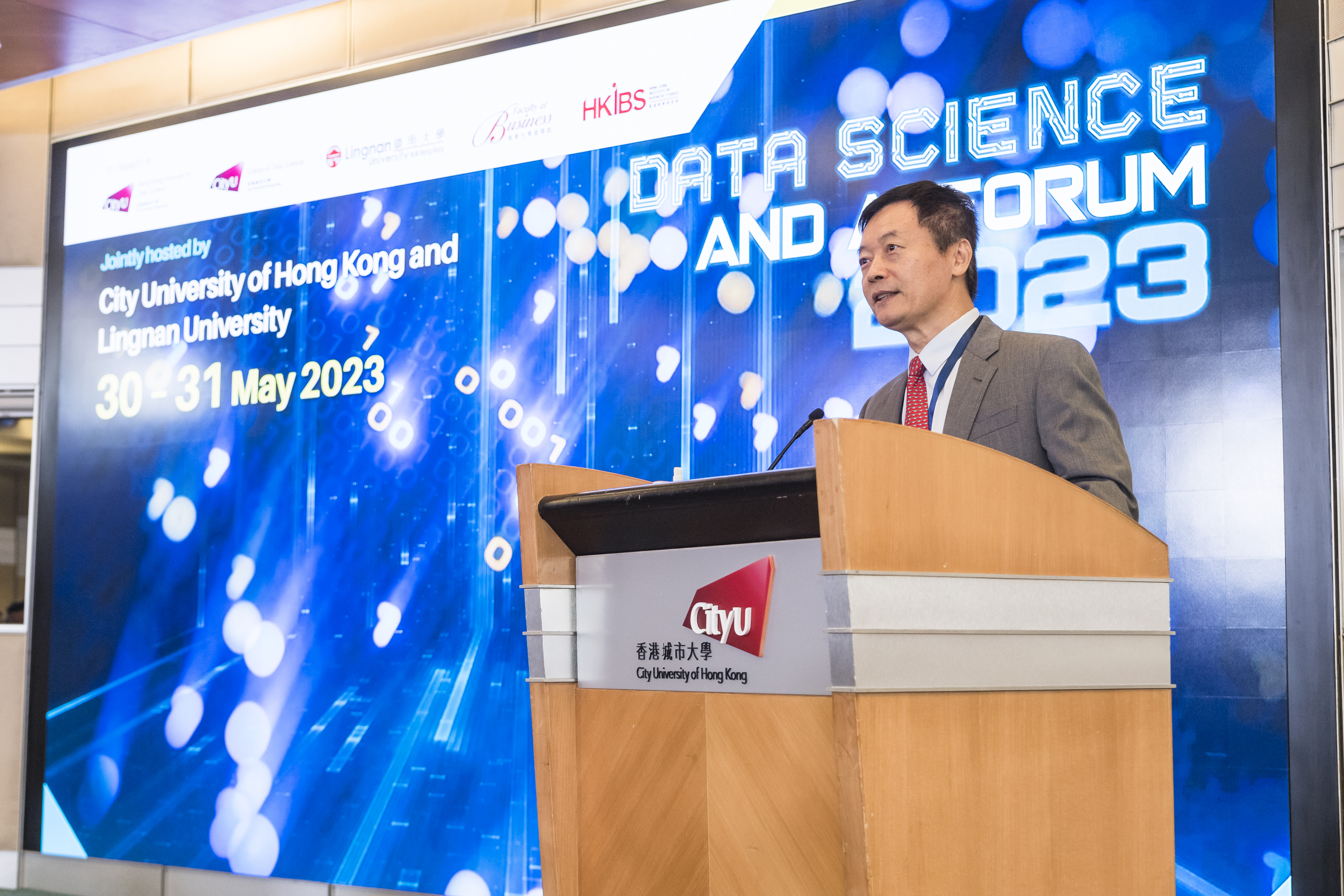 Professor Qin mentioned the pioneering success of both CityU and LU in leading data science in Hong Kong.